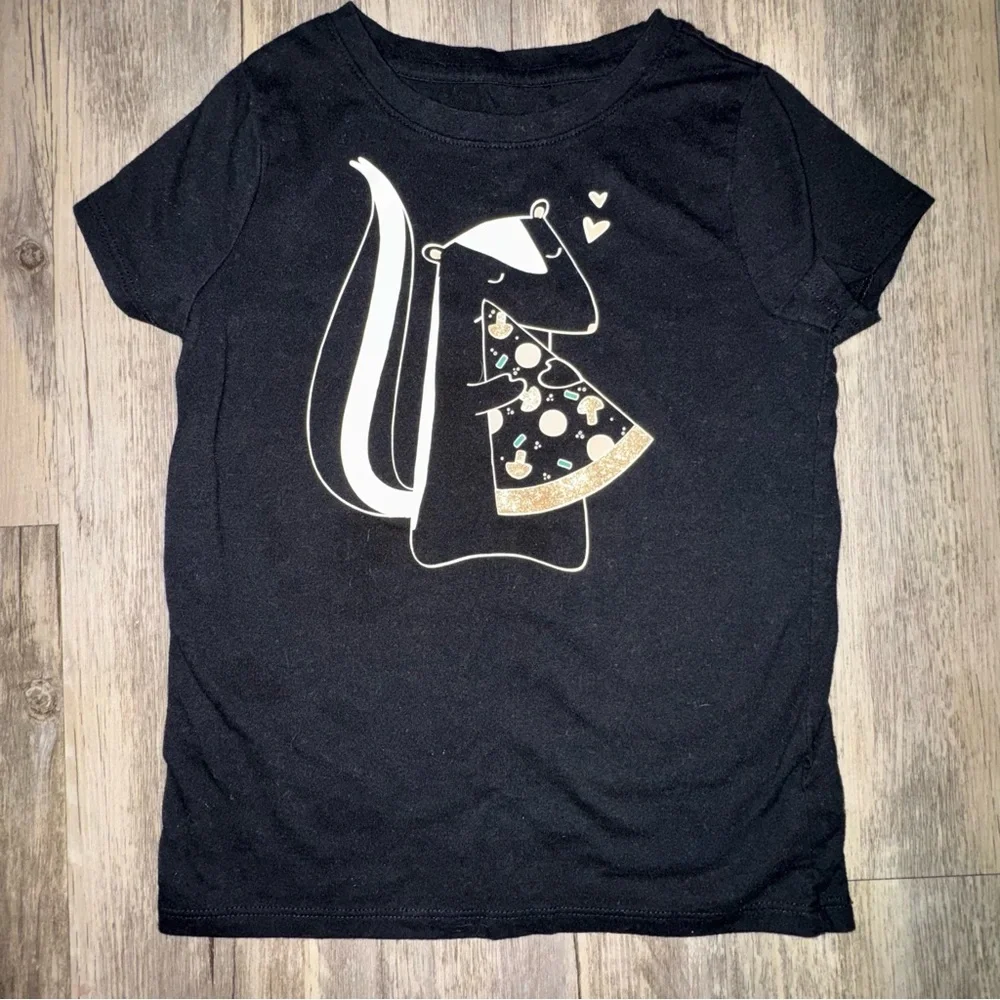 ☀️6/$20☀️ Cat & Jack Black Tee with Skunk Graphic